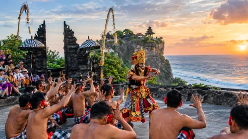 Explore the Temple Grounds